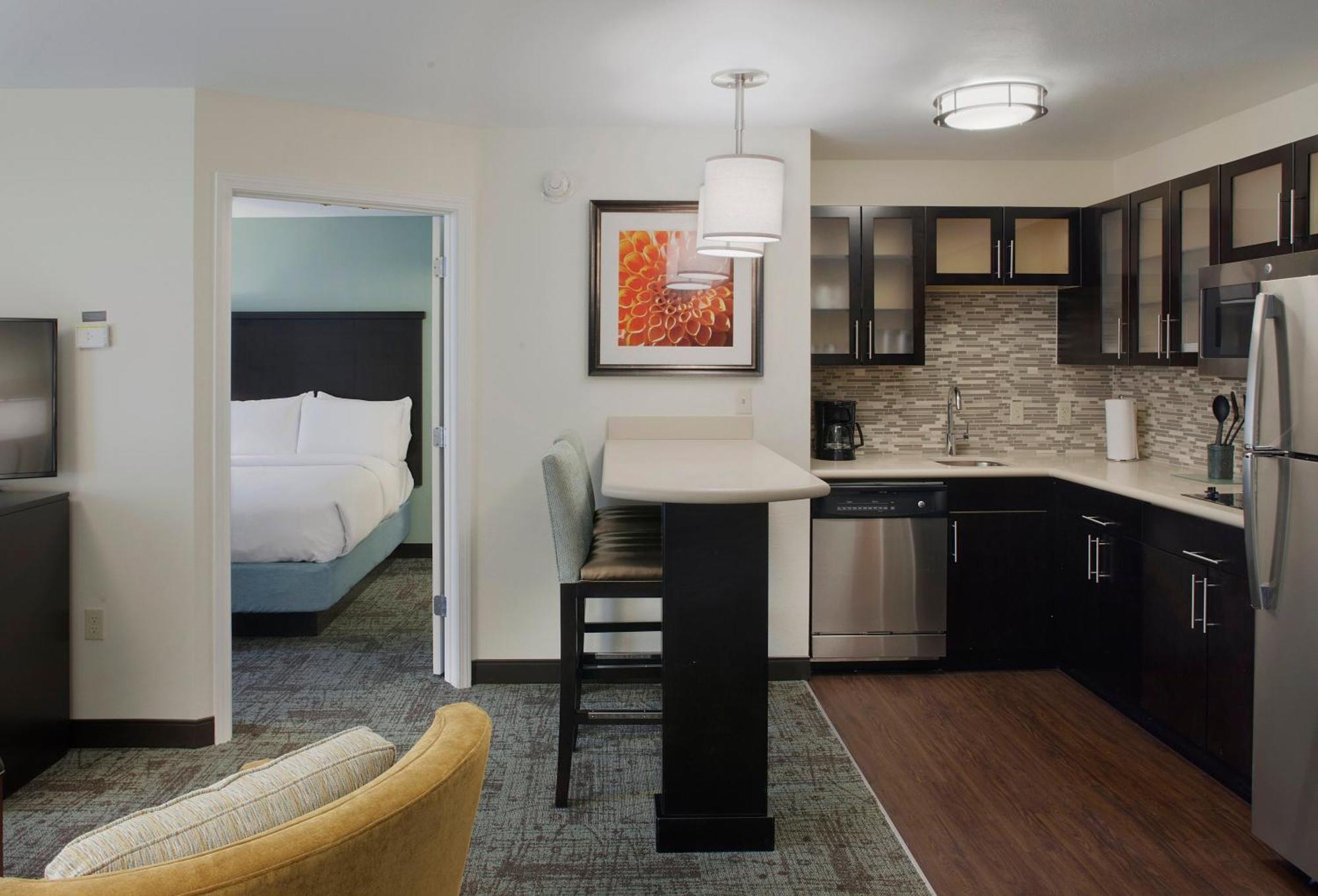 Queen Room with Mobility Accessible Tub - Non-Smoking