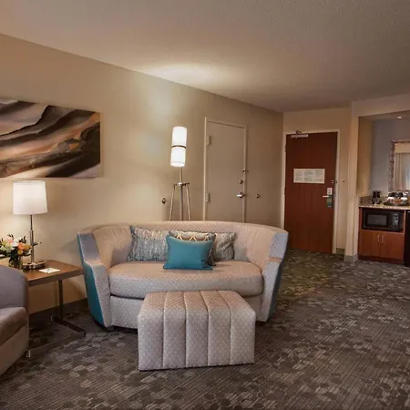 Courtyard By Marriott Fayetteville-2